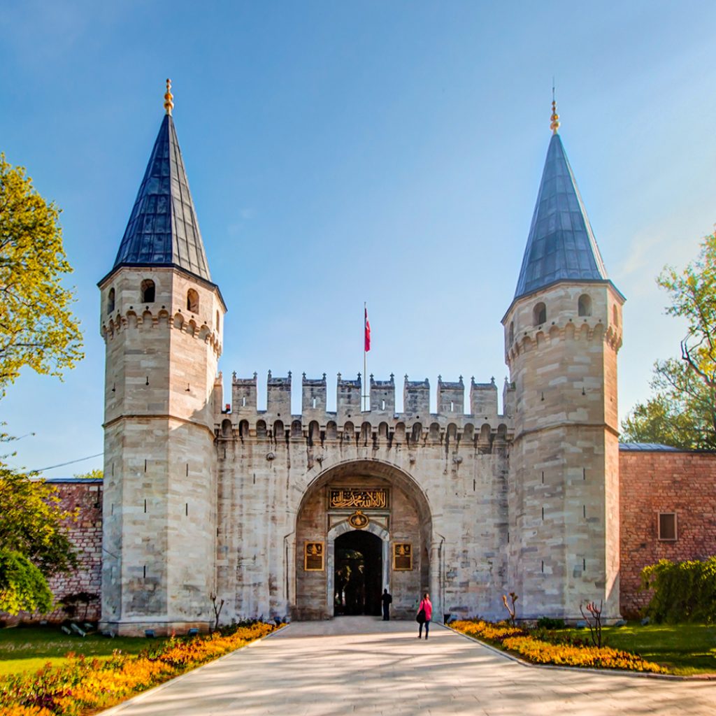 istanbul-tours-activities-Topkapi-palace-entrance