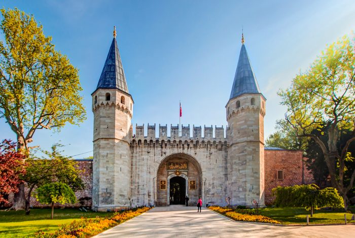 istanbul-tours-activities-Topkapi-palace-entrance
