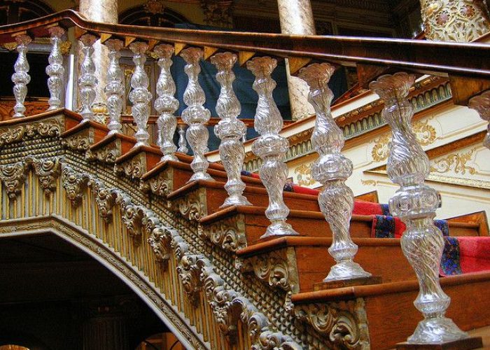 istanbul-tours-activities-dolmabahce-palace-architecture-crytal-staircase