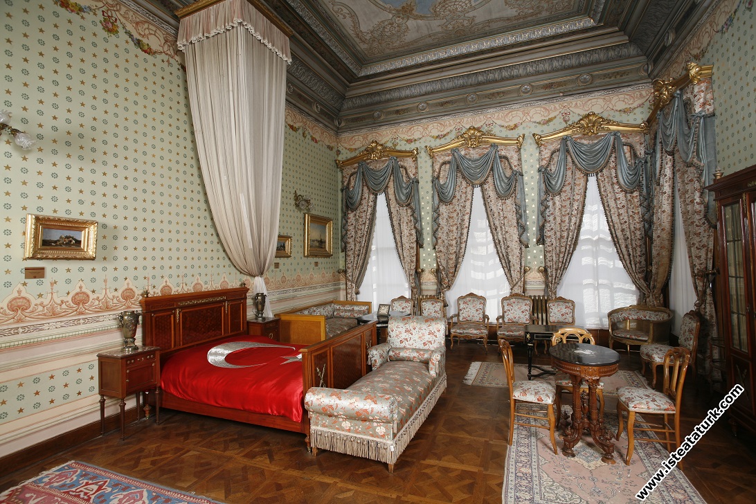 istanbul-tours-activities-dolmabahce-palace-inside-atatürk-room