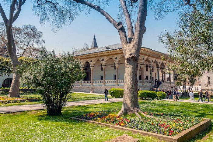 istanbul-tours-activities-topkapı-palace-Third-Courtyard