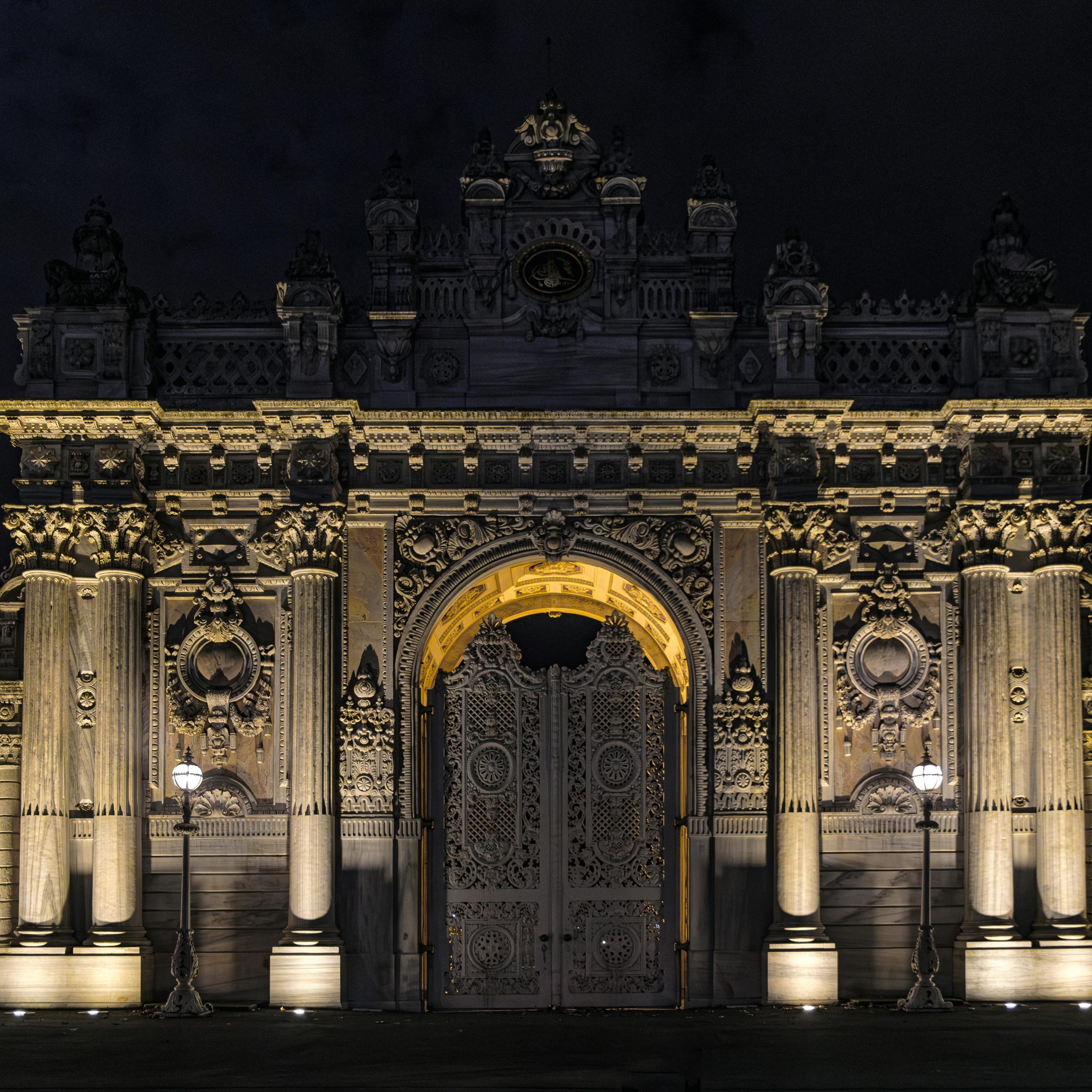 istanbul-tours-activities-dolmabahce-palace-gate