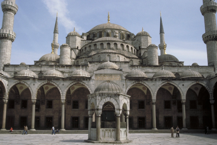 istanbul-tours-activities-blue-mosque-sahn