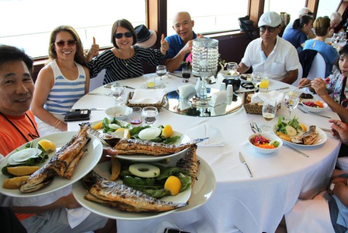 istanbul-tours-activities-lunch-cruise-food